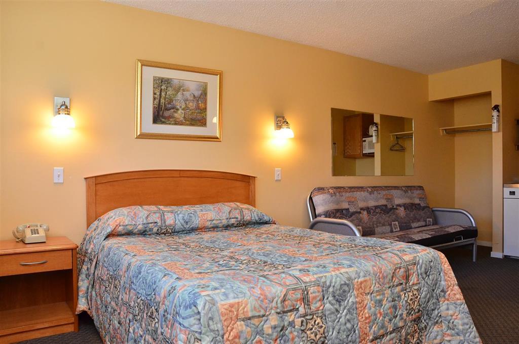Canadas Best Value Inn Kelowna Room photo