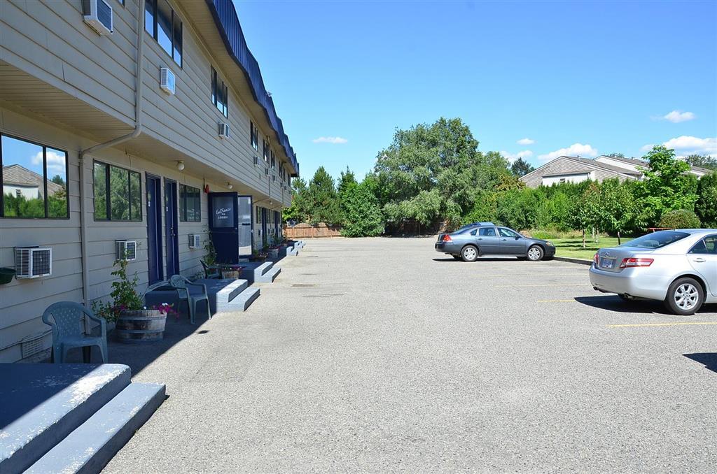 Canadas Best Value Inn Kelowna Exterior photo