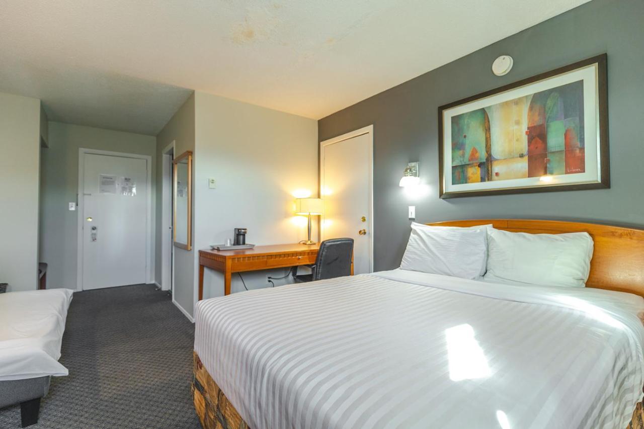 Canadas Best Value Inn Kelowna Exterior photo