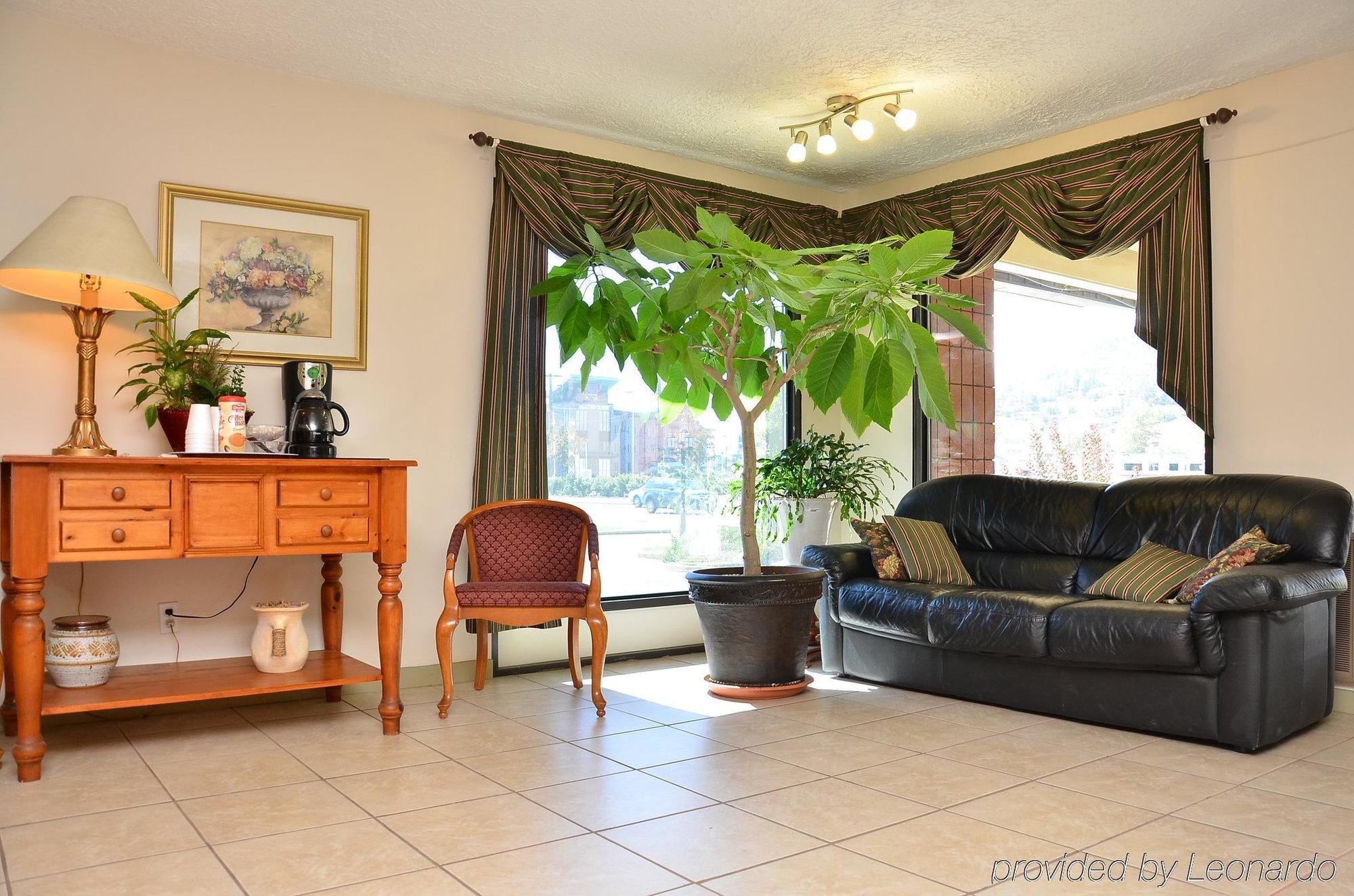 Canadas Best Value Inn Kelowna Exterior photo