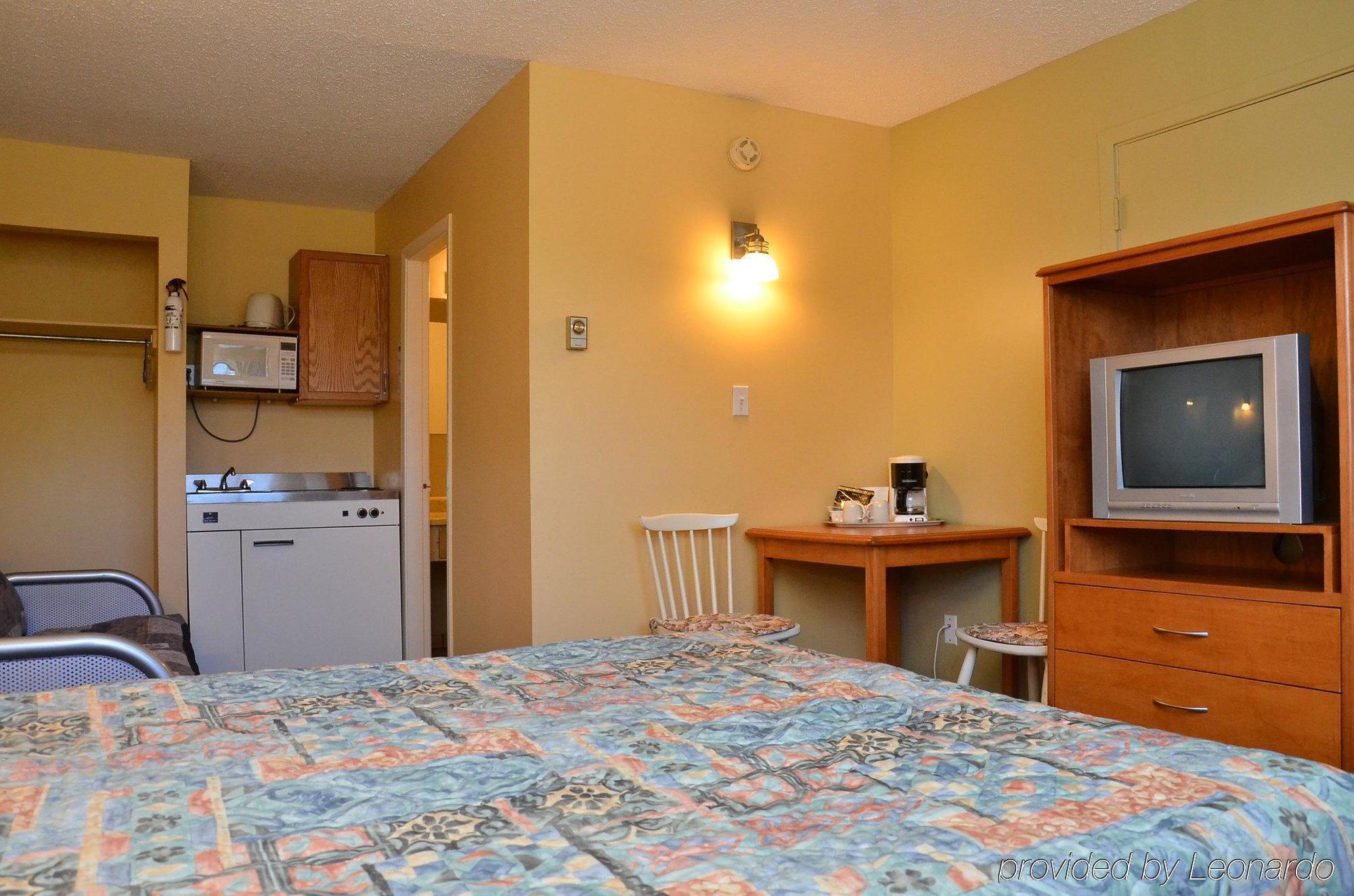 Canadas Best Value Inn Kelowna Exterior photo
