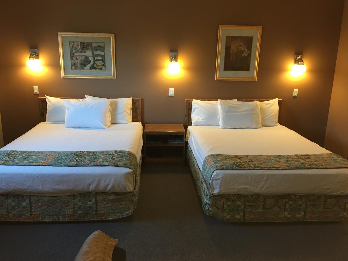 Canadas Best Value Inn Kelowna Exterior photo