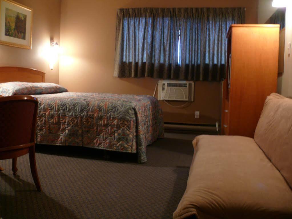Canadas Best Value Inn Kelowna Exterior photo