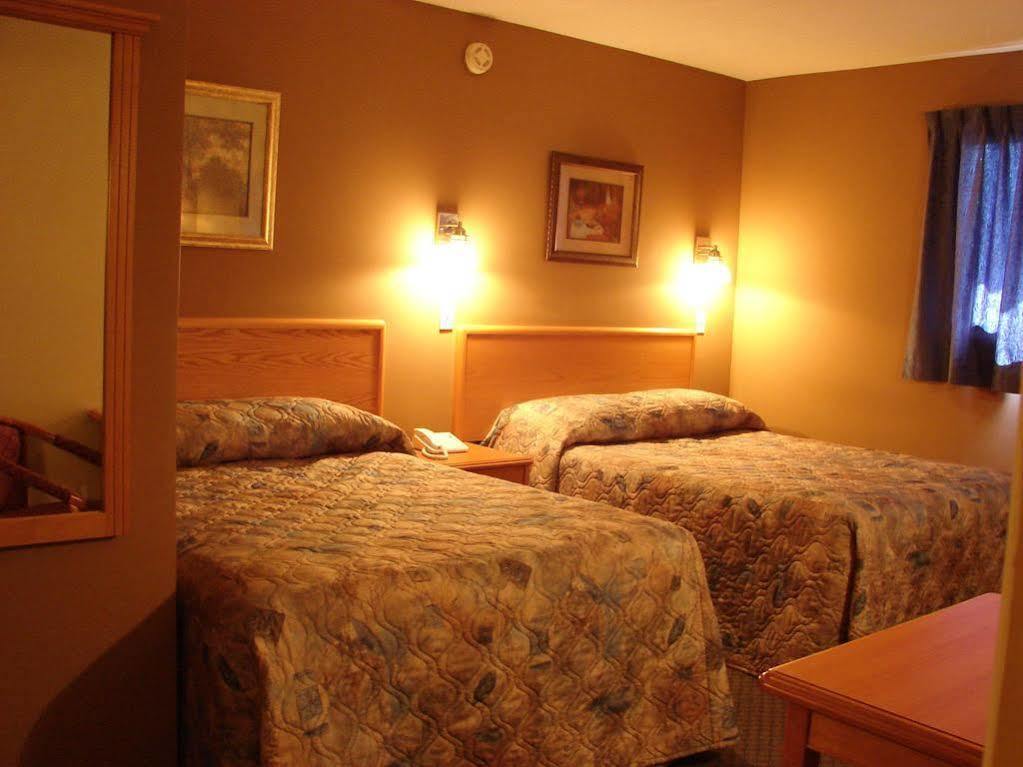 Canadas Best Value Inn Kelowna Exterior photo