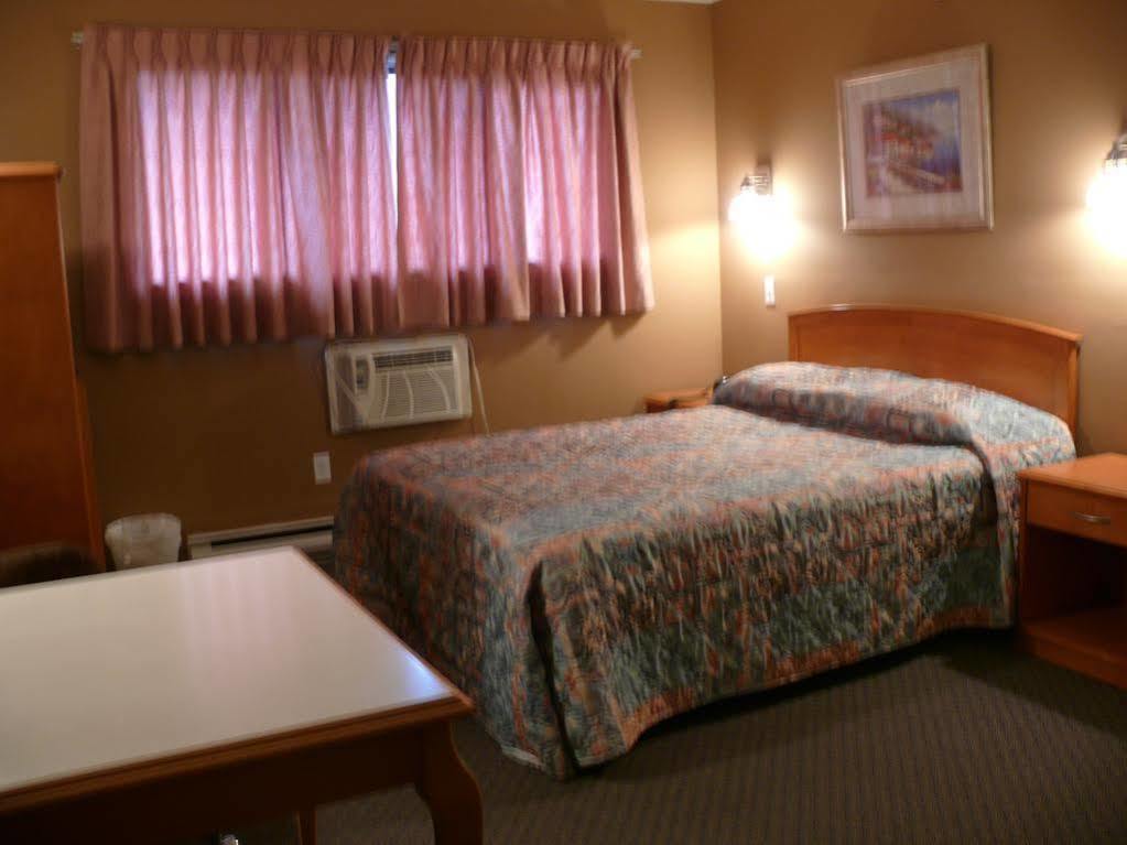 Canadas Best Value Inn Kelowna Exterior photo