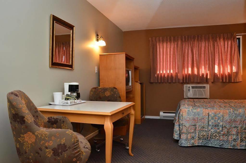 Canadas Best Value Inn Kelowna Exterior photo