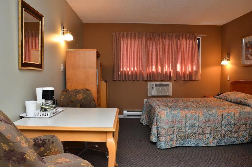 Canadas Best Value Inn Kelowna Exterior photo