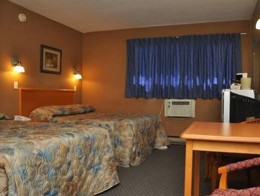 Canadas Best Value Inn Kelowna Exterior photo